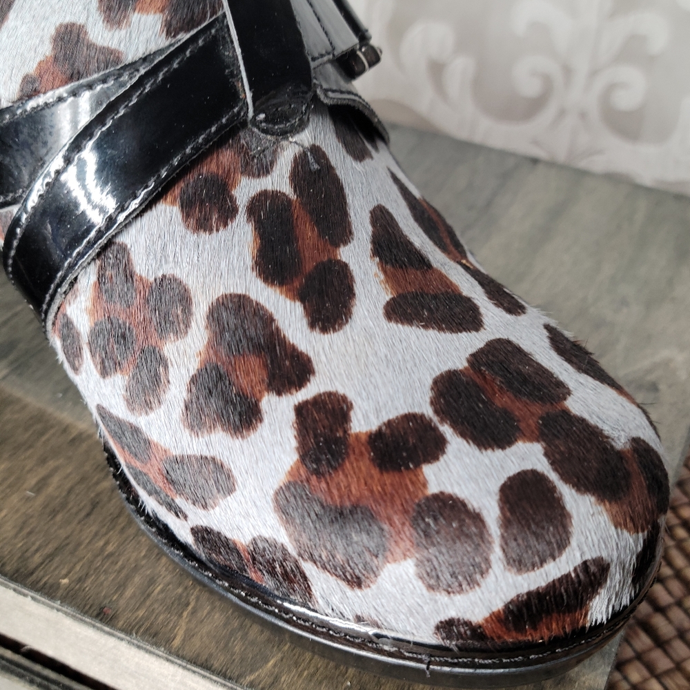 Cow hair mules. Size 7 - Picture 5 of 10